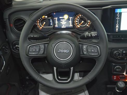 Used 2025 Jeep Wrangler Rubicon w/ Technology Group image 40