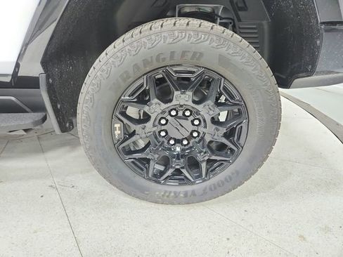 New 2026 GMC Hummer EV 4x4 Crew Cab w/ LPO, Dark Essentials Package image 45