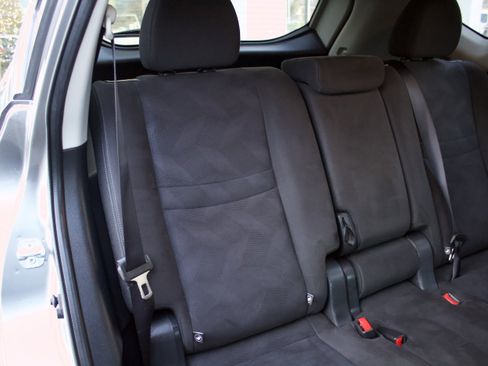 Used 2016 Nissan Rogue S w/ Appearance Package image 32