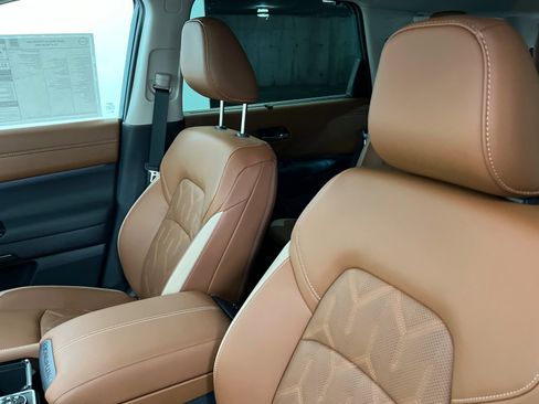 New 2026 Nissan Pathfinder Platinum image 16