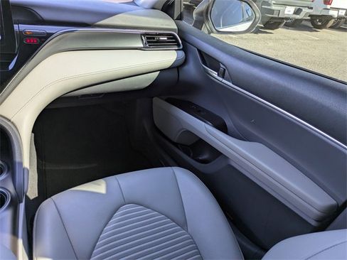 Used 2021 Toyota Camry SE image 15