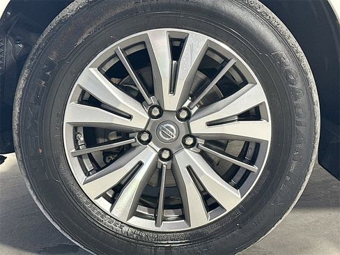 Used 2018 Nissan Pathfinder S image 31