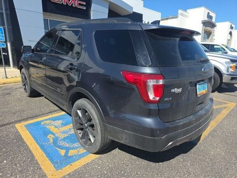 Used 2017 Ford Explorer XLT w/ Equipment Group 202A AWD/4WD image 6