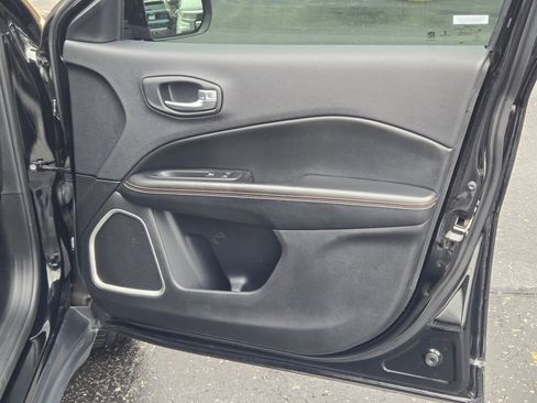 Used 2019 Jeep Compass Latitude w/ Popular Equipment Group image 5