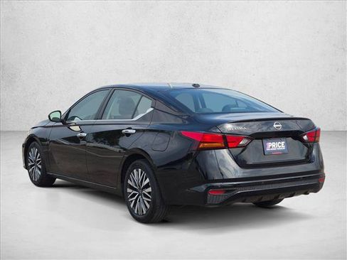 Used 2025 Nissan Altima 2.5 SV FWD image 8