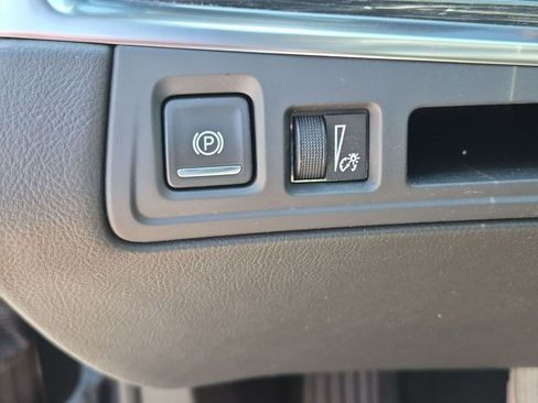 Certified 2023 Cadillac XT5 Premium Luxury FWD image 17