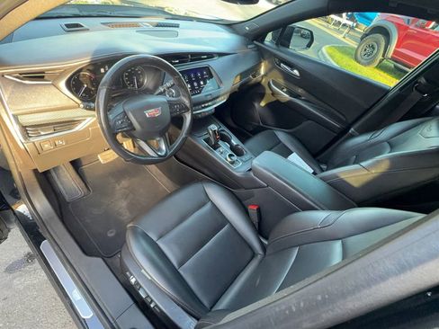 Used 2019 Cadillac XT4 Sport w/ Cold Weather Package FWD image 12