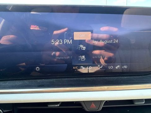 Used 2025 Buick Envision Avenir AWD/4WD image 25