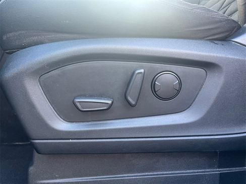 Used 2020 Ford Explorer XLT image 13