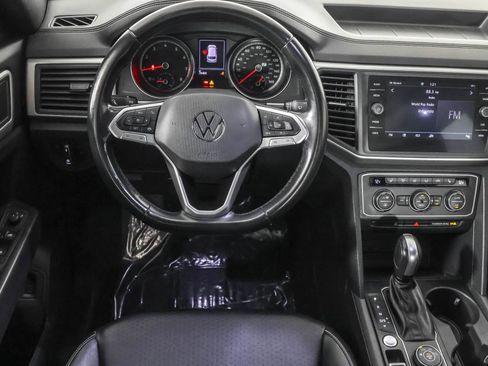 Used 2020 Volkswagen Atlas Cross Sport SE w/ Panoramic Sunroof Package image 37