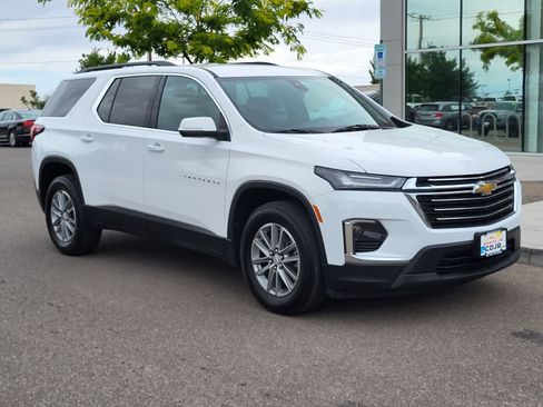 Used 2023 Chevrolet Traverse LT FWD image 3