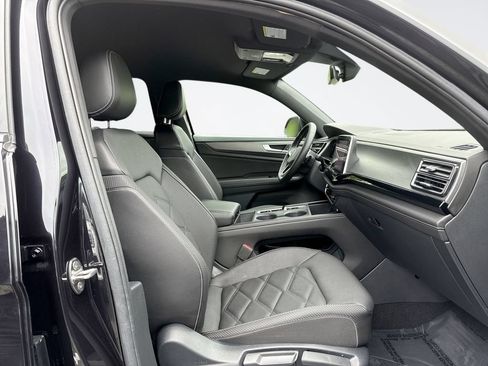 Used 2024 Volkswagen Atlas Cross Sport SE AWD/4WD image 24