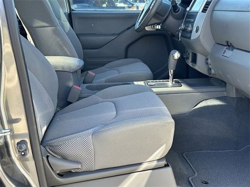 Used 2019 Nissan Frontier SV image 14