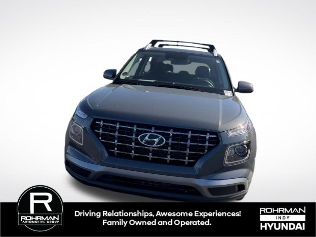 Used 2025 Hyundai Venue SEL FWD image 3