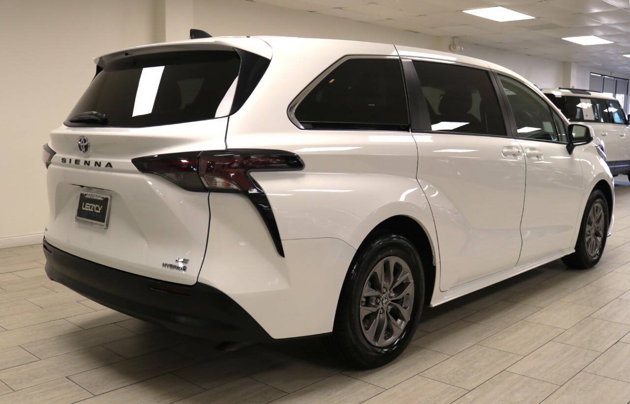 Used 2023 Toyota Sienna LE AWD/4WD image 6