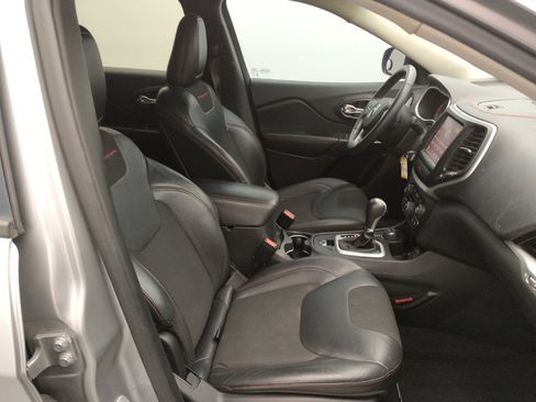 Used 2015 Jeep Cherokee Trailhawk w/ Cold Weather Group AWD/4WD image 21