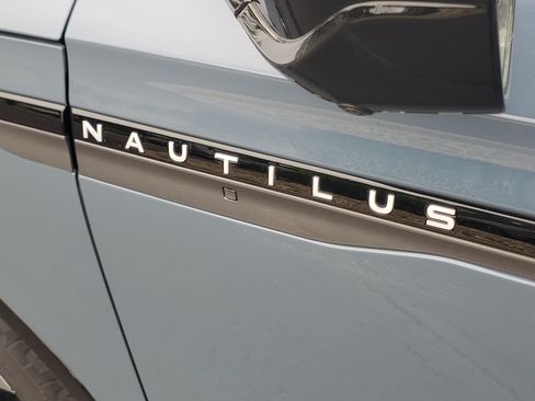 New 2026 Lincoln Nautilus Reserve w/ Jet Appearance Package AWD/4WD image 7