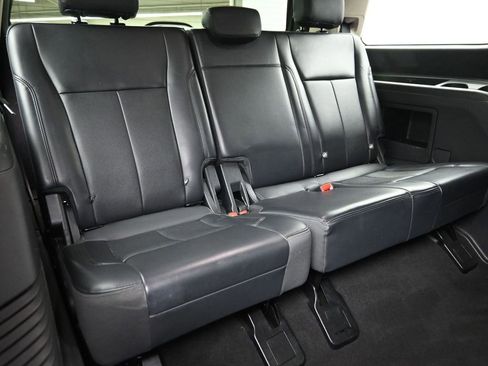 Used 2024 Ford Expedition XLT image 9