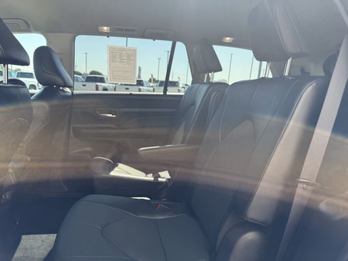 Certified 2024 Toyota Grand Highlander AWD image 28