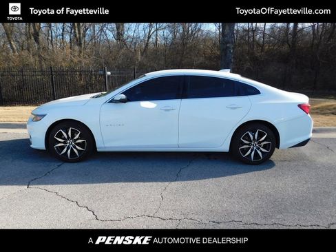 Used 2018 Chevrolet Malibu LT image 2