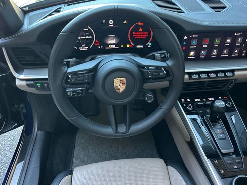 Used 2025 Porsche 911 Carrera RWD image 17