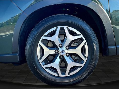 Used 2023 Subaru Forester Premium AWD/4WD image 30