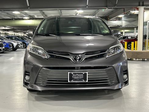 Used 2020 Toyota Sienna Limited Premium AWD/4WD image 6
