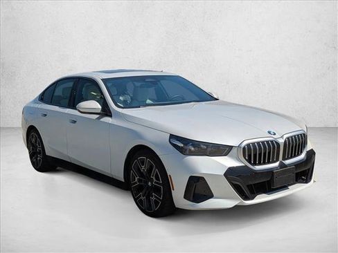 Used 2025 BMW 530i xDrive w/ M Sport Package AWD/4WD image 3