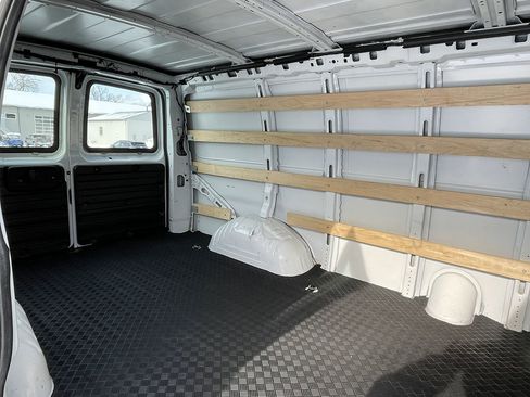 Used 2024 GMC Savana 2500 w/ Driver Convenience Package image 17