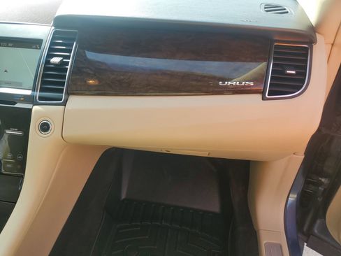 Used 2018 Ford Taurus Limited w/ Driver Assist Package image 36