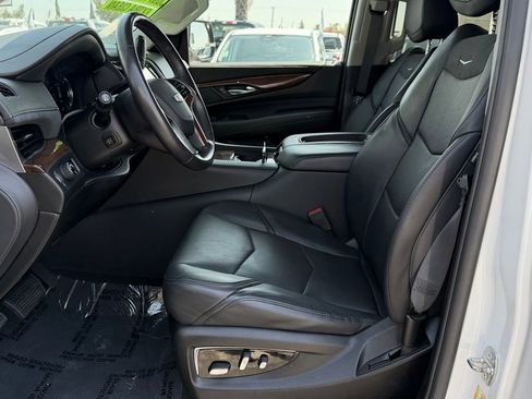 Used 2019 Cadillac Escalade 2WD image 16