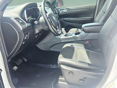 Used 2020 Jeep Grand Cherokee Altitude RWD image 30