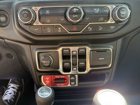 Used 2021 Jeep Wrangler Unlimited Rubicon image 24