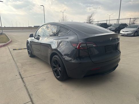 Used 2024 Tesla Model Y Long Range image 3