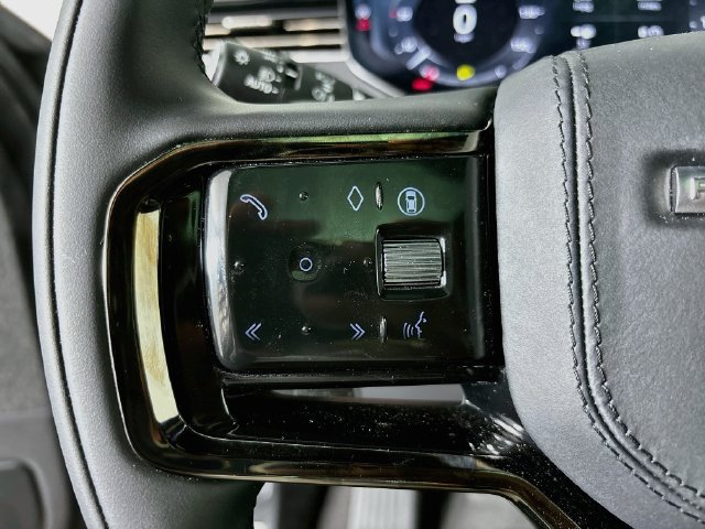 Used 2025 Land Rover Range Rover Sport SE AWD/4WD image 10