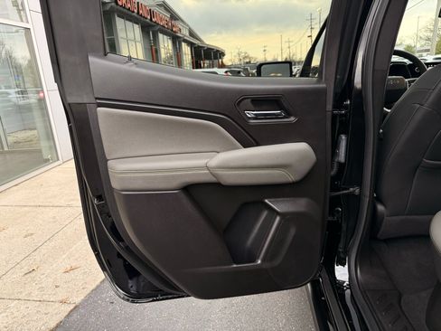 Used 2024 Chevrolet Colorado ZR2 w/ ZR2 Convenience Package III AWD/4WD image 38