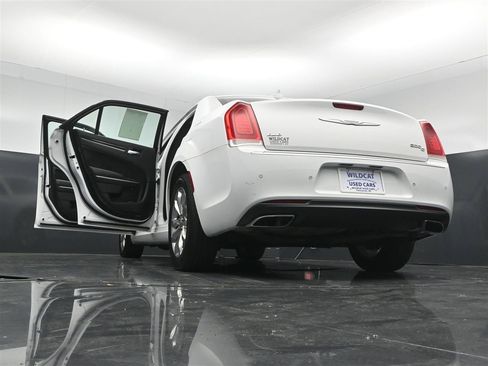 Used 2017 Chrysler 300 C w/ Safetytec Plus Group AWD/4WD image 40