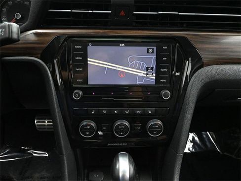 Used 2020 Volkswagen Passat 2.0T SEL image 25