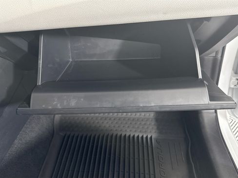 Used 2025 Toyota Corolla LE FWD image 31
