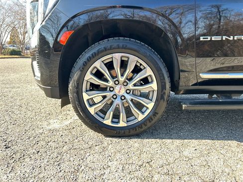 Used 2021 GMC Yukon XL Denali w/ Denali Premium Package image 25
