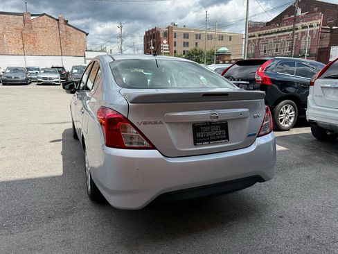 Used 2015 Nissan Versa SV FWD image 4