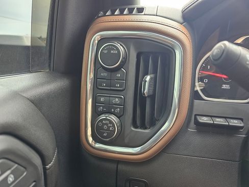 Used 2022 Chevrolet Silverado 2500 High Country w/ Z71 Off-Road Package image 31