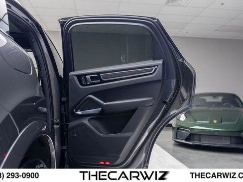 Used 2023 Porsche Cayenne Turbo AWD/4WD image 97