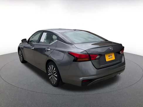 Used 2025 Nissan Altima 2.5 SV FWD image 10
