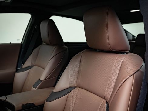 Certified 2025 Lexus ES 300h Ultra Luxury w/ Accessory Package (Z1) image 23