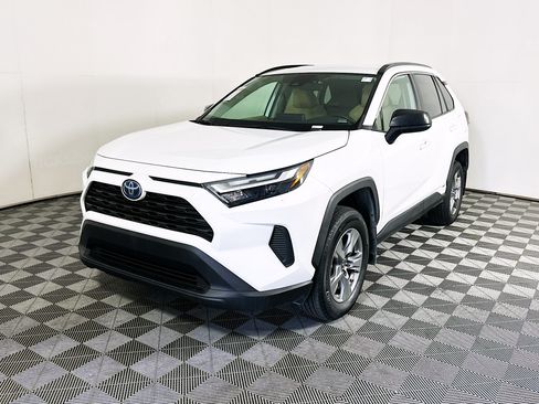 Used 2024 Toyota RAV4 LE AWD/4WD image 7