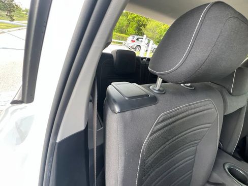 Used 2022 Volkswagen Tiguan S FWD image 19