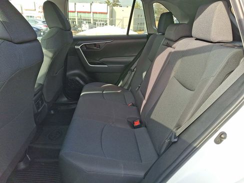 Used 2022 Toyota RAV4 LE image 9