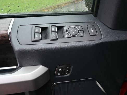 Used 2022 Ford F250 Lariat AWD/4WD image 10