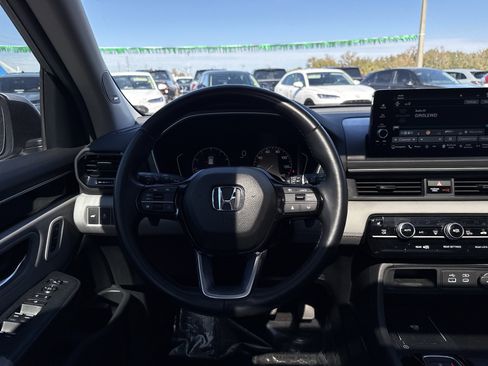 Certified 2024 Honda Pilot Touring image 21